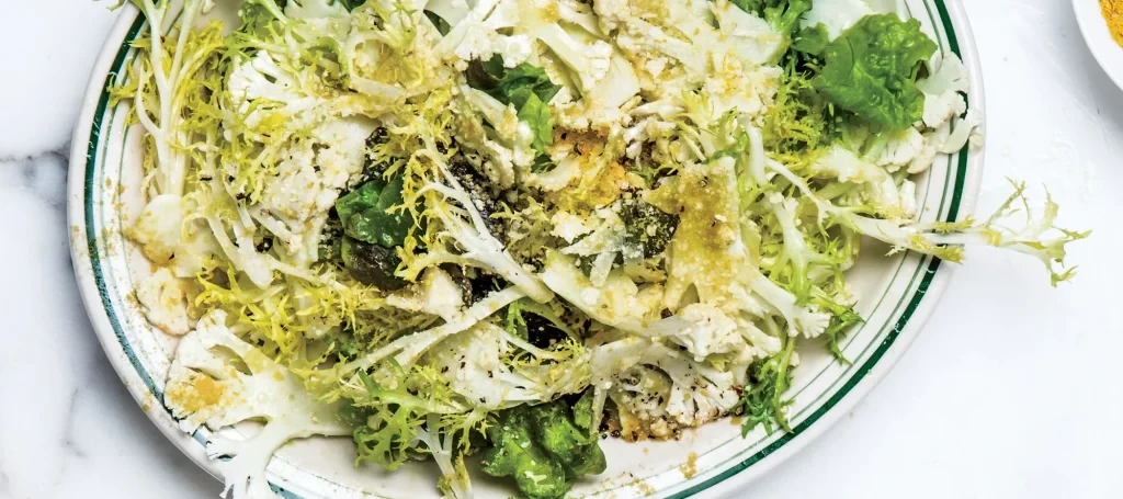 Cauliflower salad with lettuce and parmesan cheese