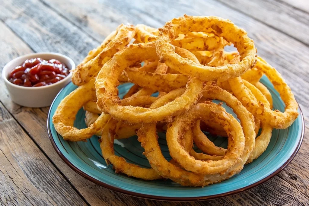Crispy and crunchy onion rings with tomato sauce 