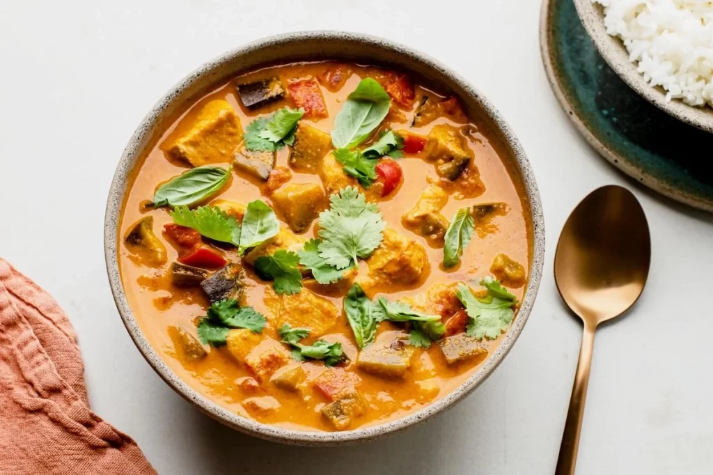 Appetizing bowl of Thai coconut curry chicken 