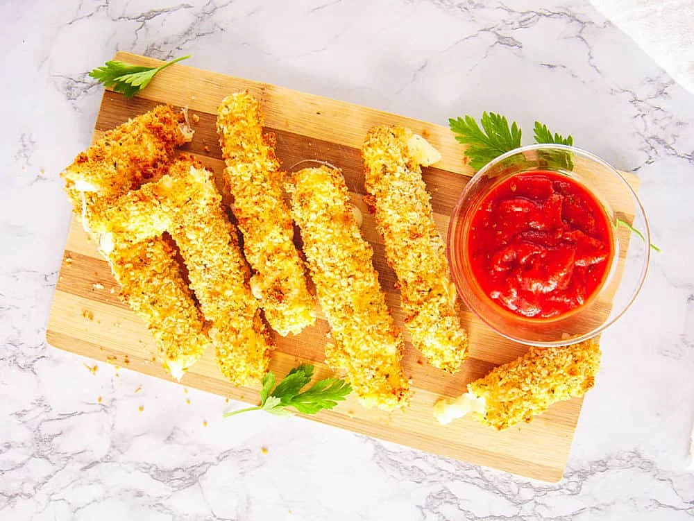 Sonic Mozzarella sticks with marinara sauce