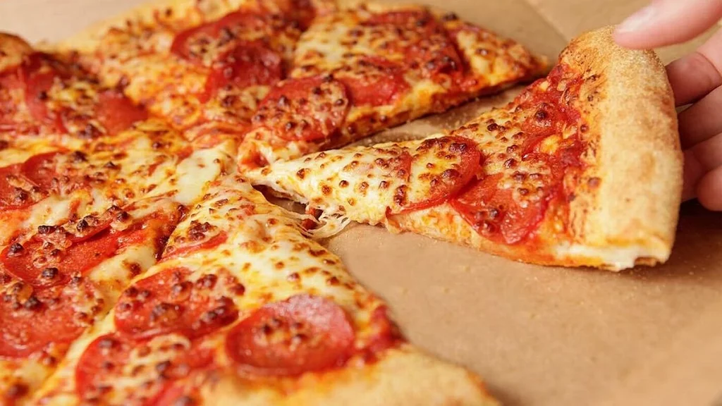 Appetizing pepperoni pizza.