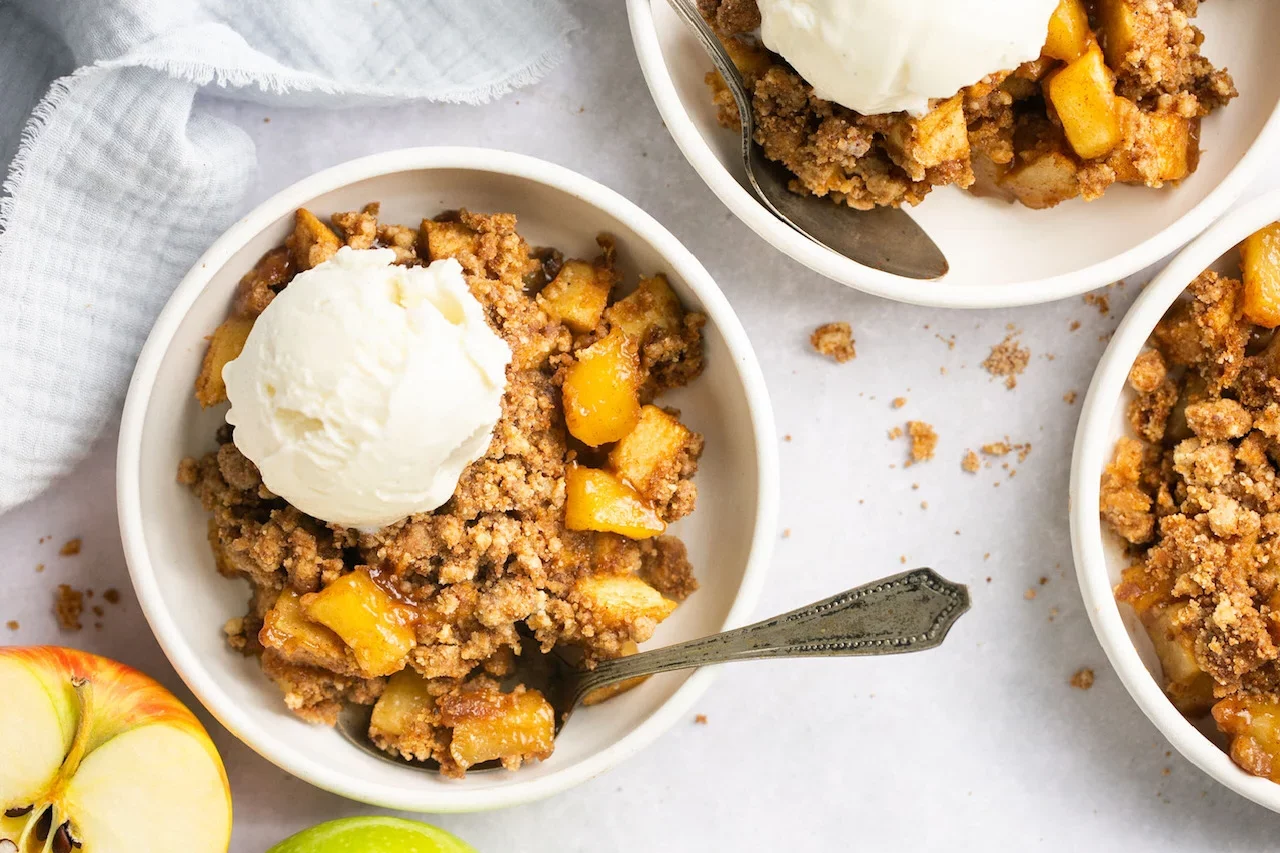 Jamie Oliver Apple Crumble Recipe Cooking Fanatic jamie-oliver-apple-crumble-recipe-cooking-fanatic